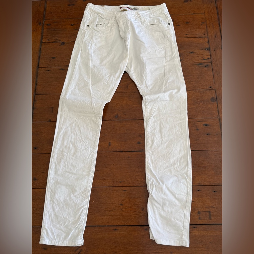 PLEASE white Italian jeans size M with 3 button front closure. Great for summer!